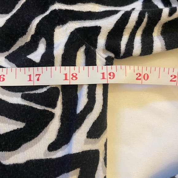 Michael Kors size XL black and white cardigan - Picture 6 of 10